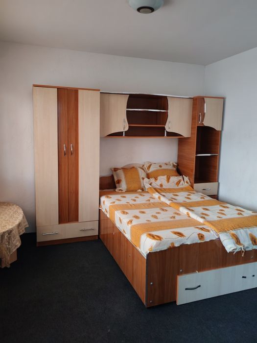 Închiriez apartament