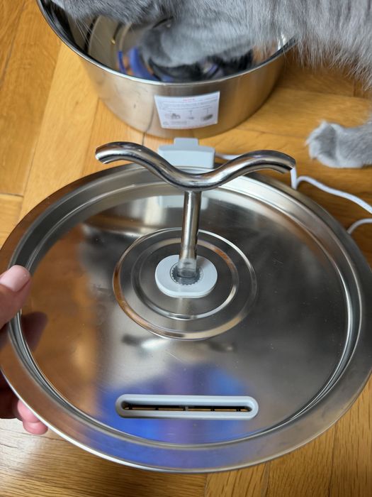 Стоманена поилка за котки