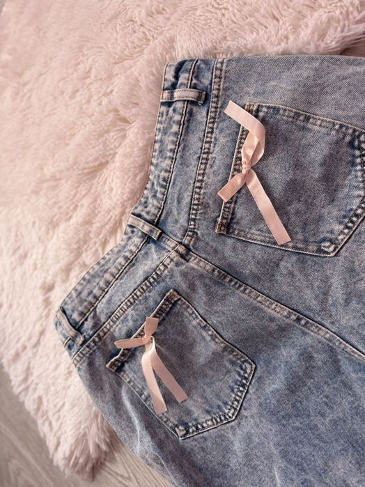 Дънки с панделка отзад