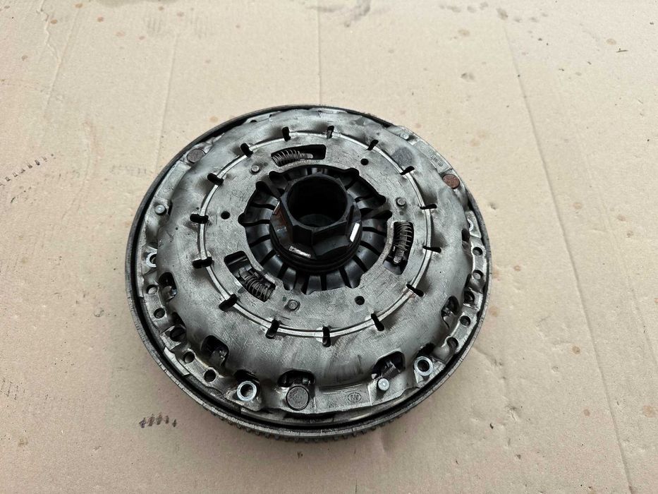 Volanta masa dubla + Kit ambreiaj BMW Seria 1 / 3 / 5 2.0 Diesel N47