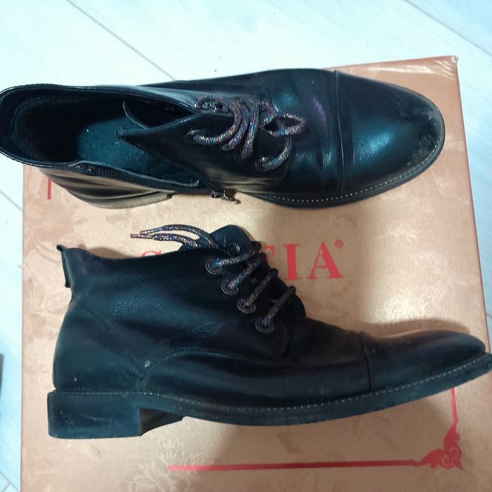 Продам женскую обувь.