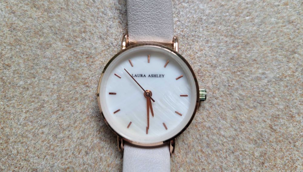 Чисто нов марков часовник LAURA ASHLEY с подарък на ТОП цена