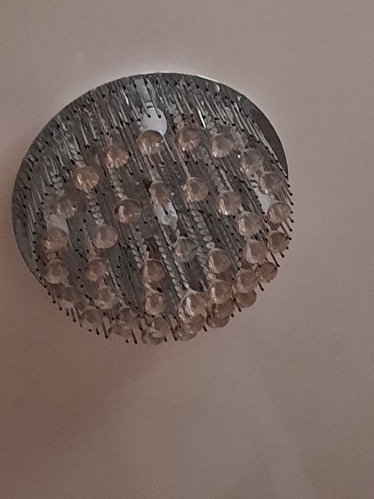 Люстра в хорошем состоянии