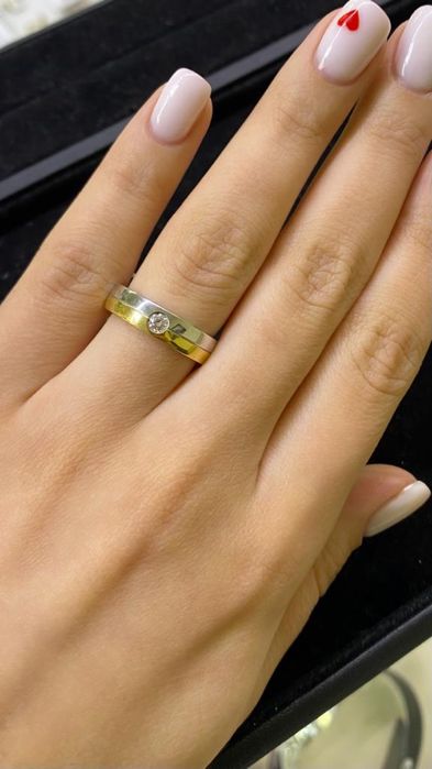 Кольцо с бриллиантом