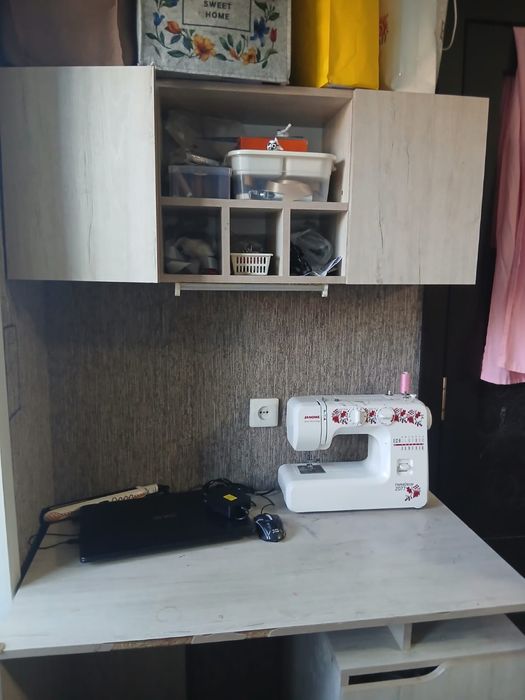 Продам стол и полки
