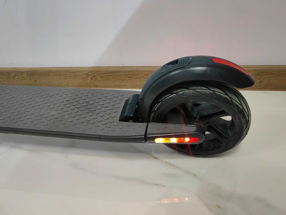 Ninebot ES2 електрическа тротинетка