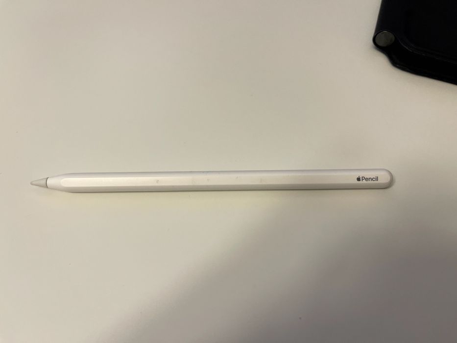 Apple Magic Keyboard si Apple Pencil 2nd gen