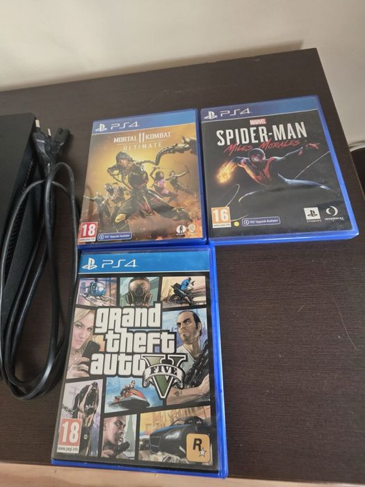 PlayStation 4 Slim 1TB + 3 игри + оригинален контролер