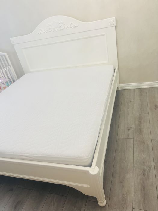 Двуспальная кровать