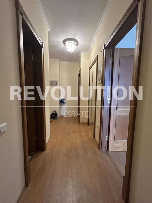 Тристаен апартамент в района на Бриз!