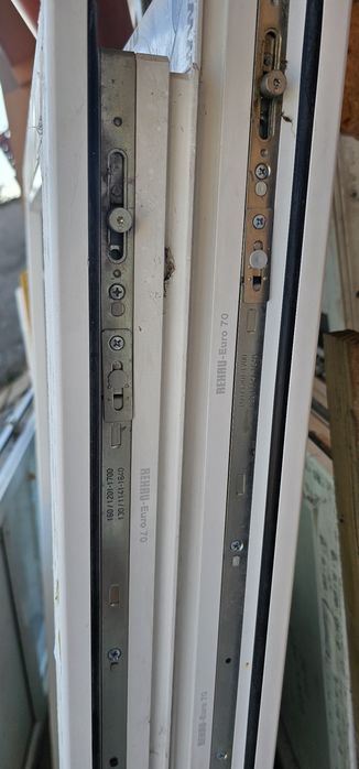 Geamuri si usi termopane REHAU  Sub JUMA DE PRET 5 / 6 camere ca noi