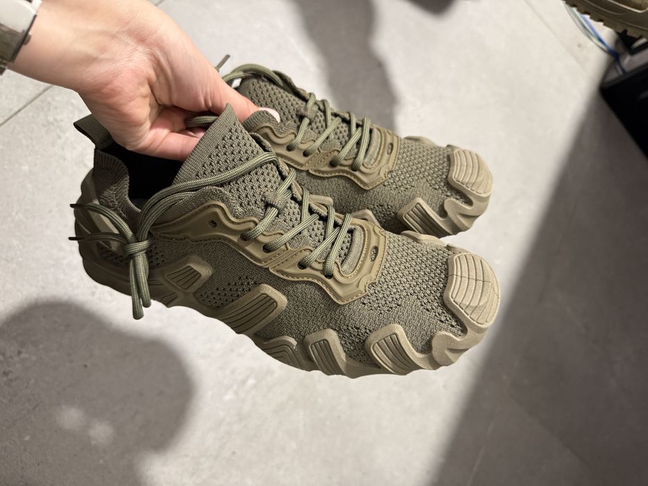 Продам кроссовки