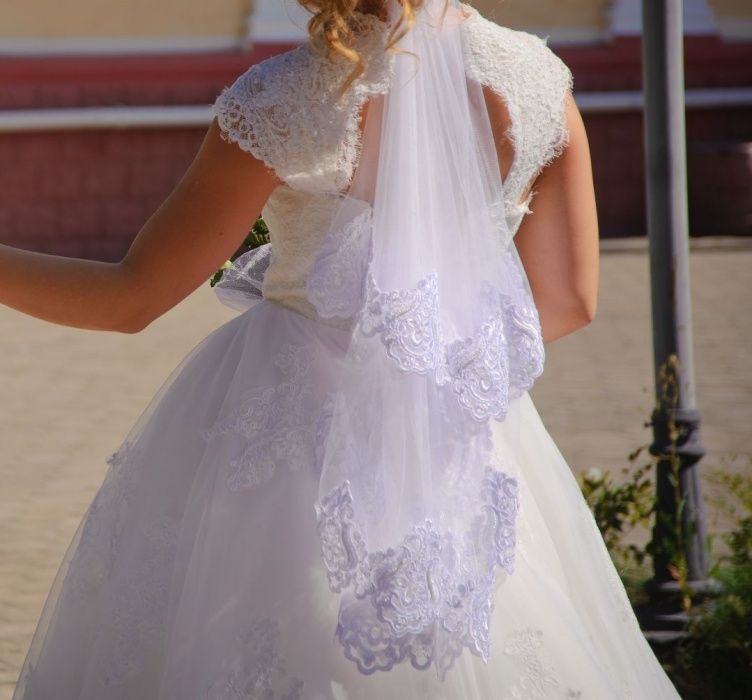 Свадебное платье, в подарок туфли