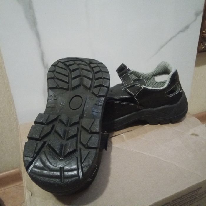 Мужская обувь  42р новая