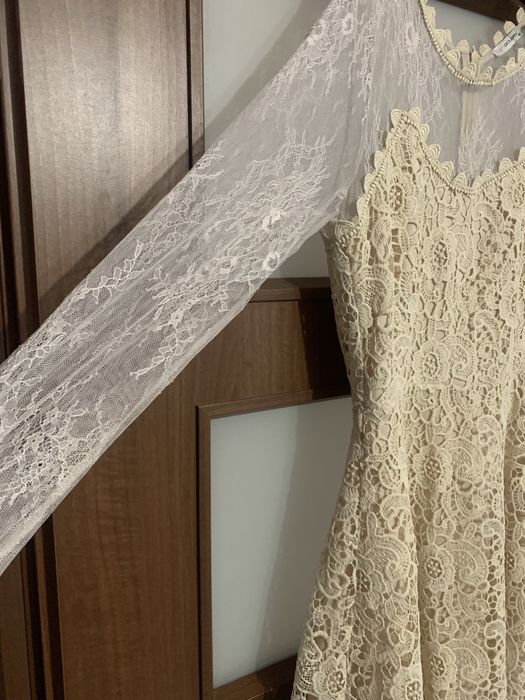 Дантелена рокля