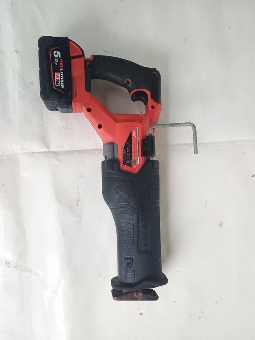 Fierastrau sabie milwaukee onefsz impecabil + baterie 5 amperi