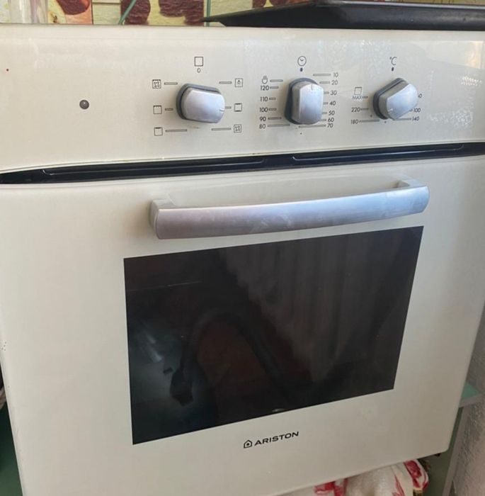 Продам духовку Ariston торг