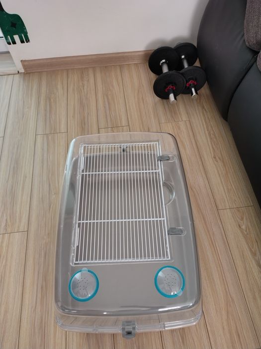 Cușca hamsteri aproape noua
