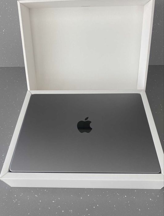Лаптоп Macbook Pro M2 Pro Chip 16GB RAM 512 ROM