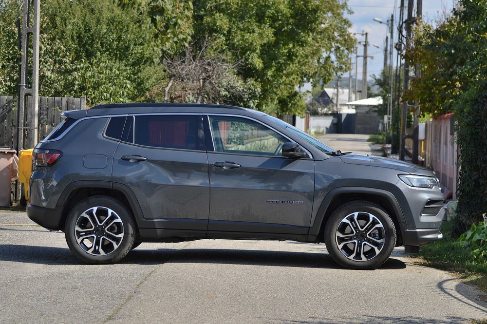 JEEP Compass 4XE An 2022 Hibrid Plug-In 240cp motor 1.3 + Electric