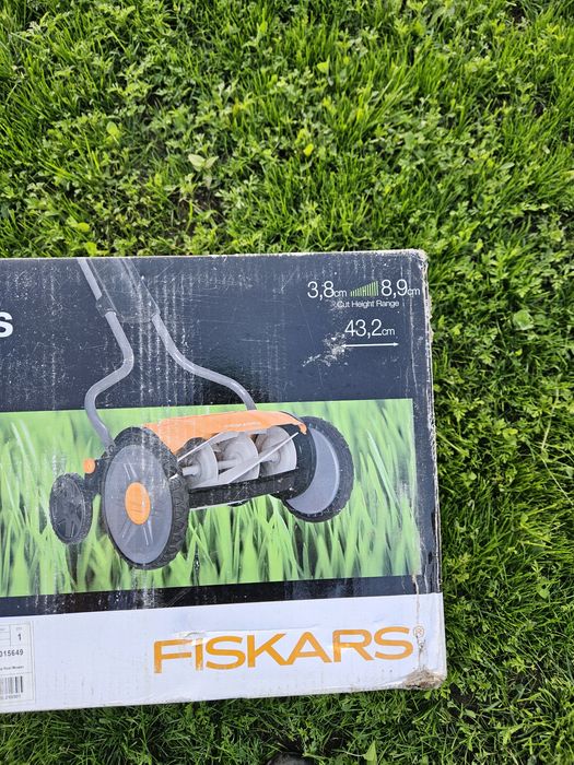 Fiskars Masina de tuns gazon manuala