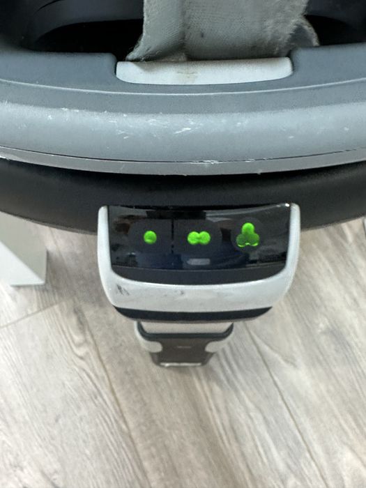 Продавам столче за кола Maxi-Cosi Pearl + ISOFIX база