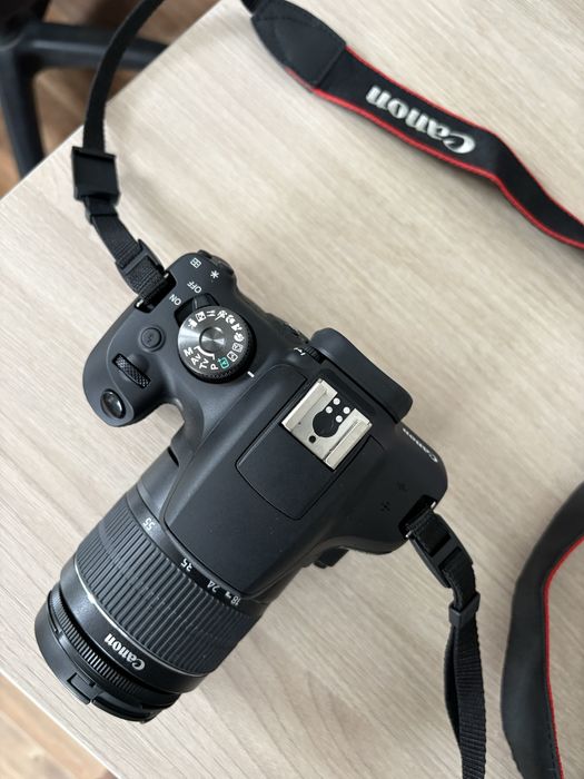 Фотоаппарат Canon EOS 2000D