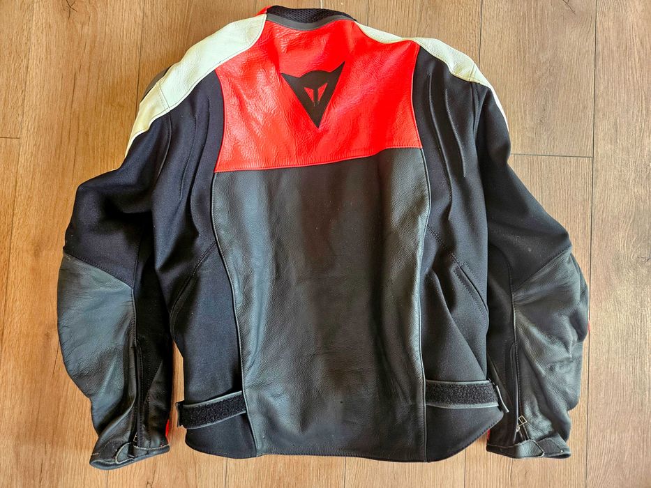 Кожено яке Dainese 56размер 200€