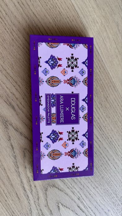 Paletă farduri Douglas x Ara Lumiere