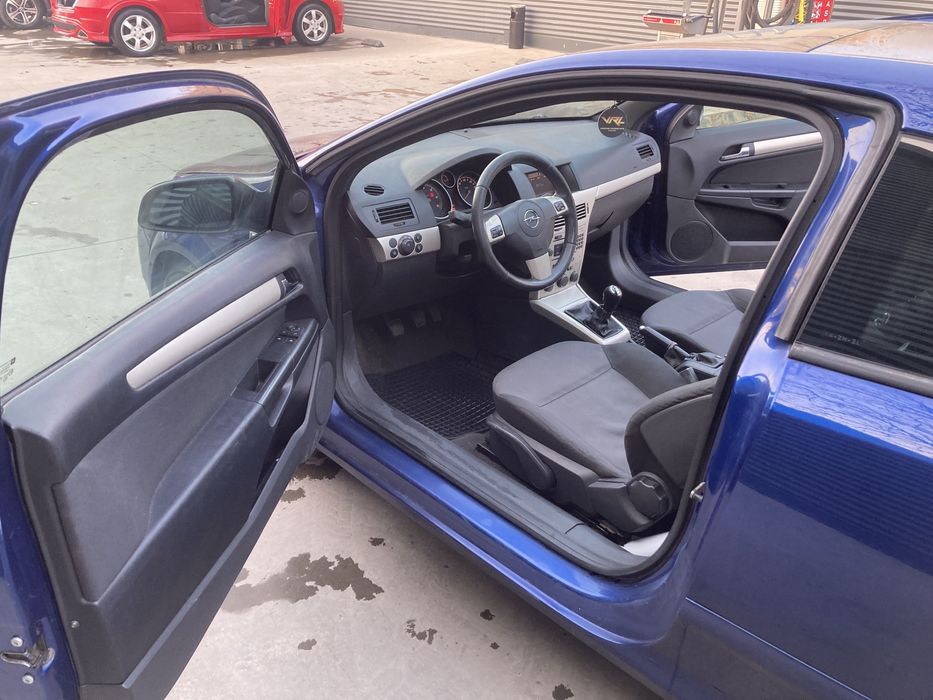 Opel Astra GTC 1.7 CDTI 2008