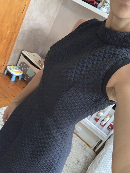 Стилна тъмносиня офис рокля