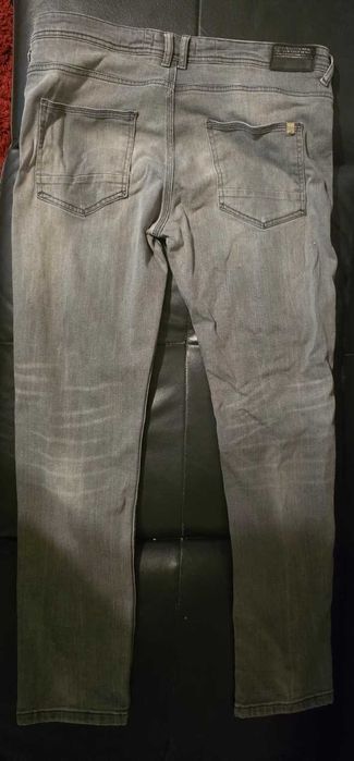Zara Premium Denim – Blugi bărbătești gri, mărimea EUR 46