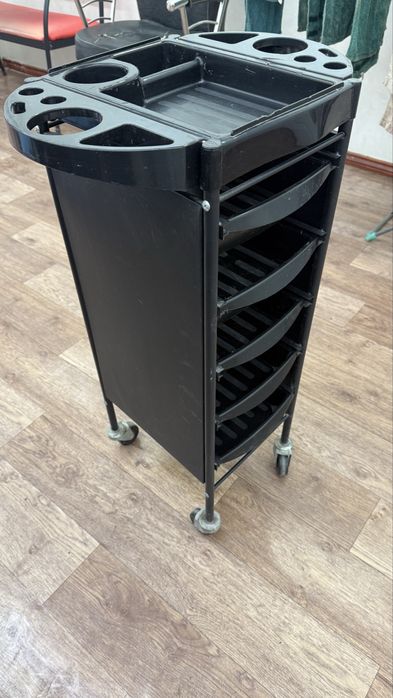 Мужское кресло и помошник