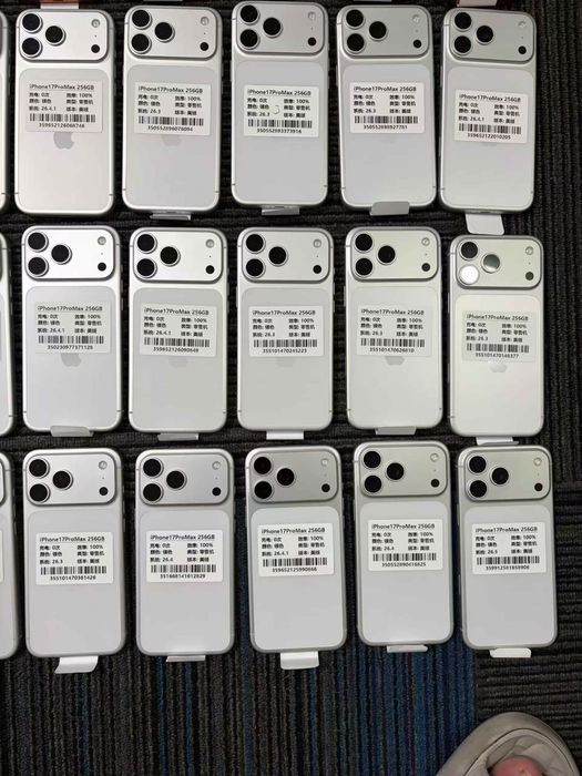 Смартфон iPhone 17, 256 ГБ, SIM