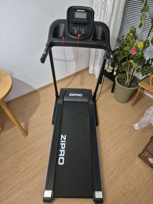 Бягаща пътека ZIPRO Tekno