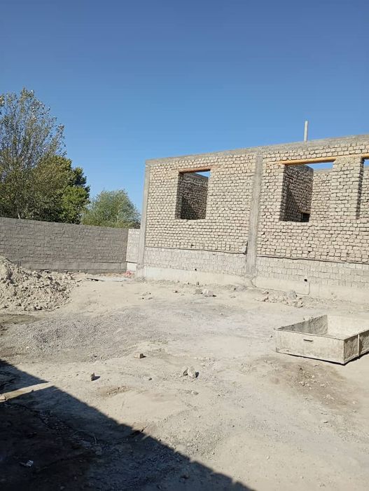 Qurub bitkazilmagan uy sotiladi