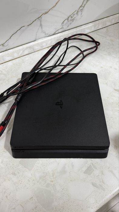 PS4 с 3 джойстиками и 16 играми