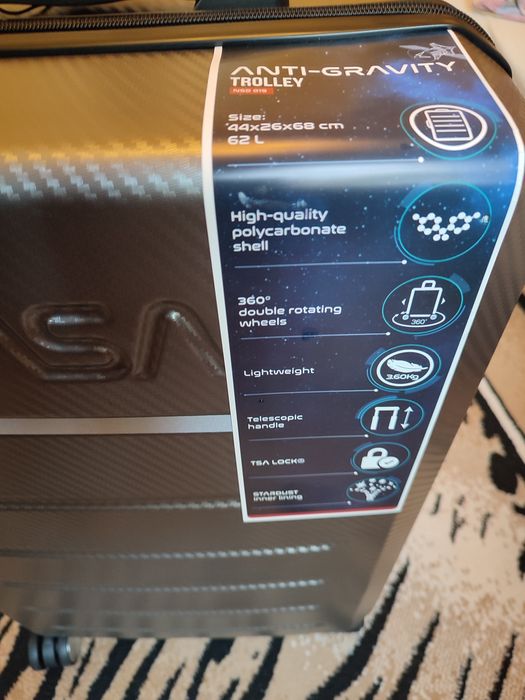 Чисто нов КУФАР С КОЛЕЛЦА NASA, ултра лек, поликарбонат, размер М