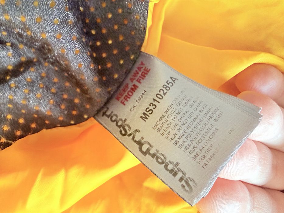 Superdry geaca barbateasca cu vatelina culoare galbena marimea M in stare foarte buna