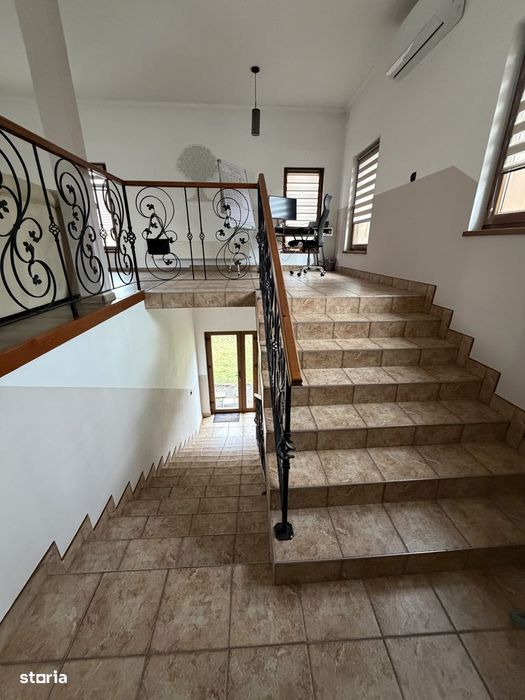 Casă de vânzare + Spațiu Comercial | 220 mp utili | curte 555 mp |