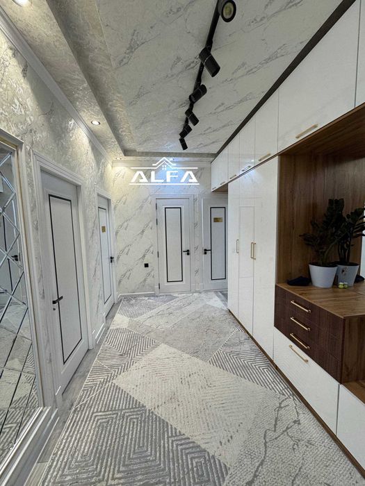 kvartira uy xonadon sotiladi 3 xonali qilingan 80m² 5-qavat.