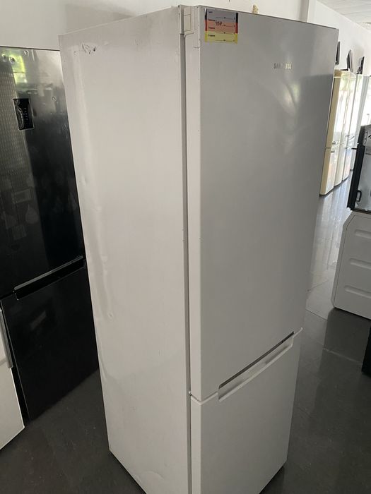 Хладилник с фризер Samsung