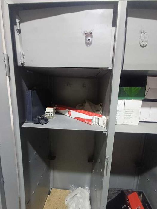 Шкаф - сейф металлический