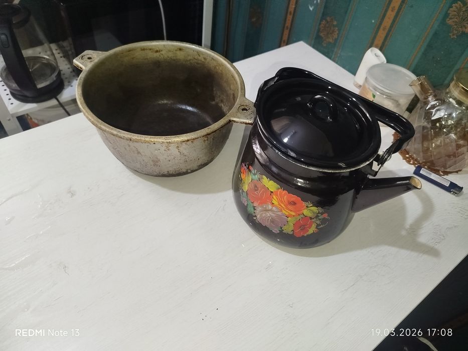 Продается чугунный казан и чайник эмалированный