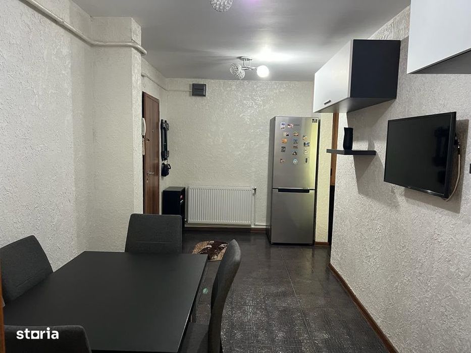 Apartament cu 2 camere de închiriat în zona Piața Mare