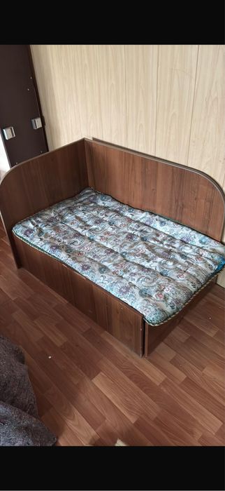 Продам мебель шкаф стол диван