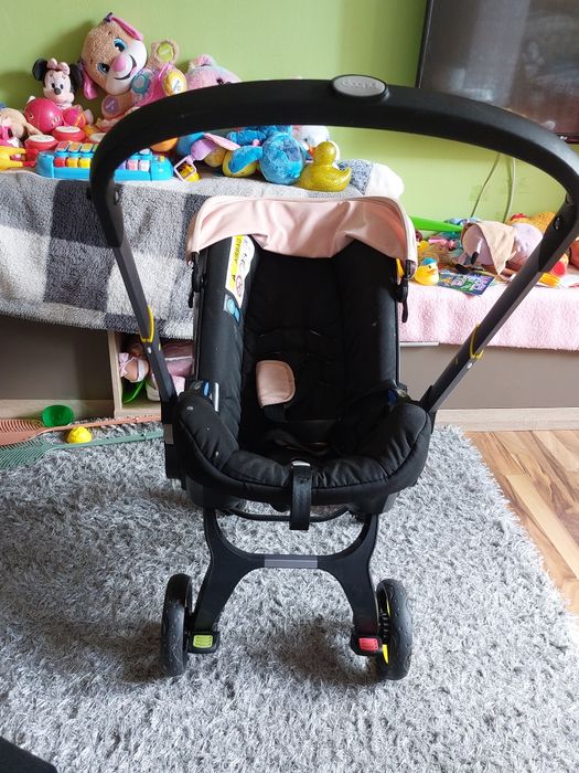 Vând cărucior  si scaun de mașină Donna 2 in 1