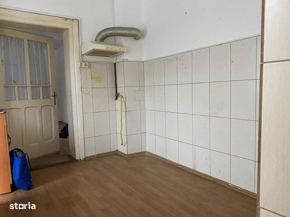 Casa cu doua camere de vanzare in curte comuna Targu Mures, Mures