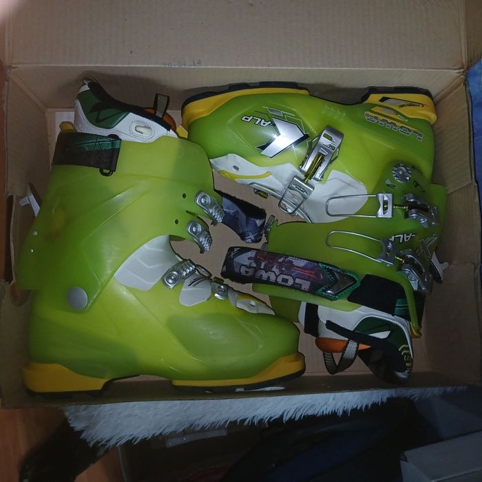 Ски обувки размер: EU-42/ US-9
Цена  75 лв