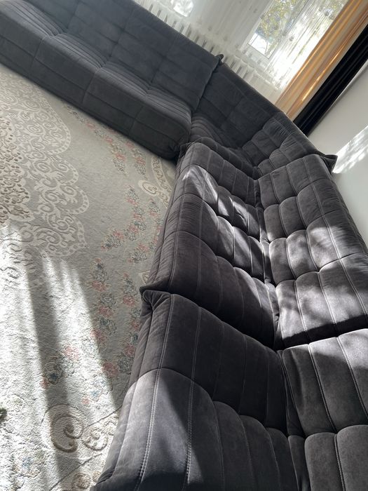 Диван большой, трехместный 2 штук, угловой, и кресло